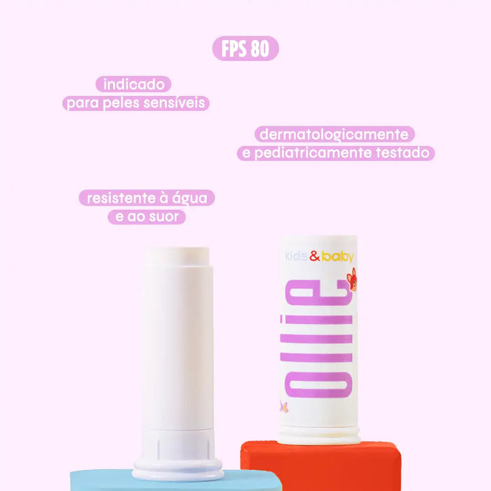 Protetor solar infantil FPS 80 da Ollie. Indicado para peles sensíveis, dermatologicamente e pediaricamente testado, e resistente à água e ao suor.